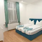 Ruyi -csaladi Haz 4* Σόπρον