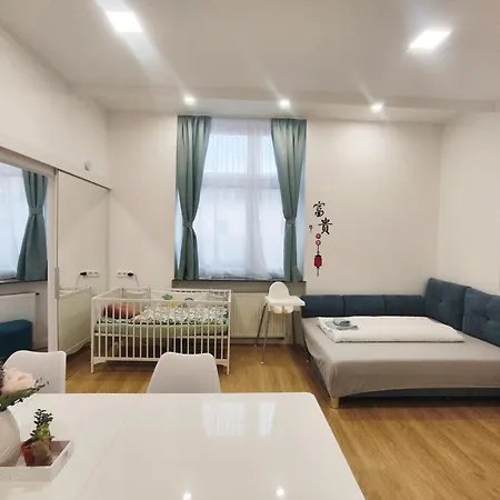 Ruyi -csaladi Haz 4*